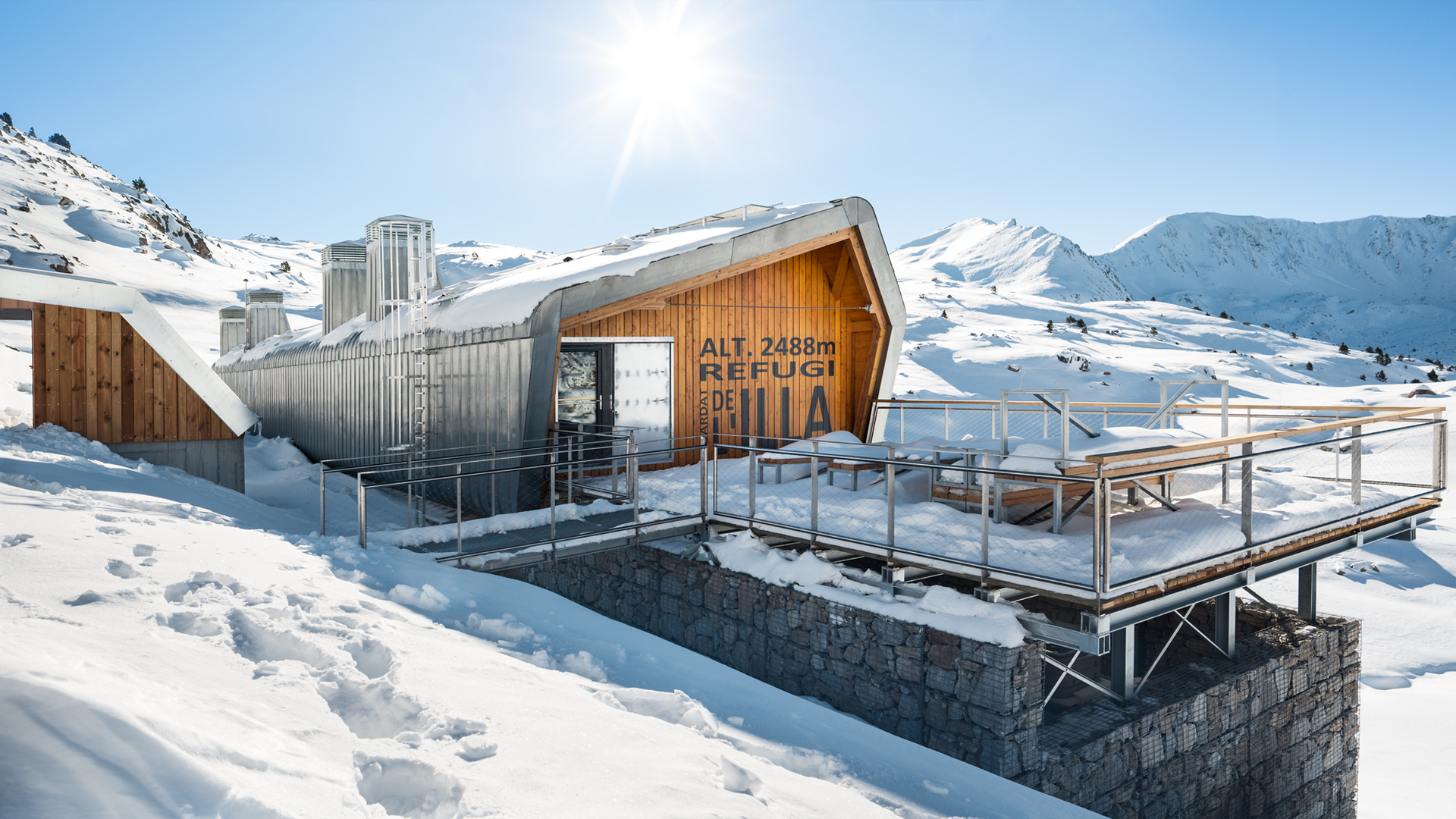 Refugi de l'Illa arquitectura sostenible a la Vall del Madriu amb estructura de fusta dissenyat per Altura Arquitectes