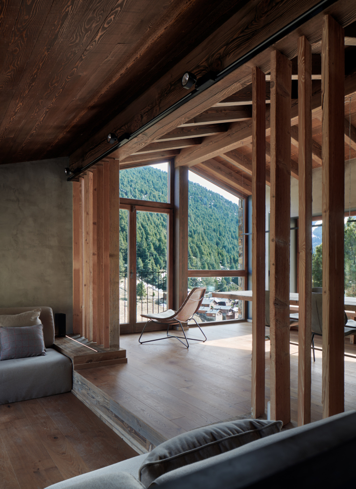 vista des de la sala d estar oberta al menador i les vistes