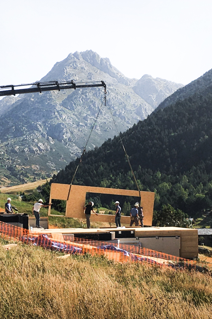 borda a la vall d incles muntatge panells prefabricats de fusta