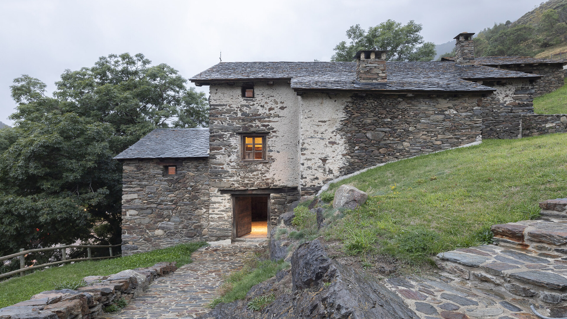 Cal Gastó rehabilitació del patrimoni amb  tècniques constructives tradicionals per Altura Arquitectes