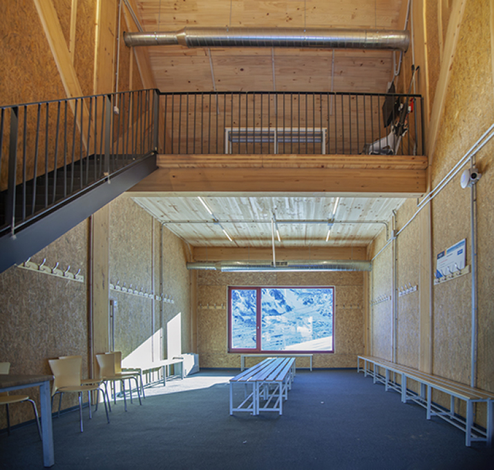 interior dels espais dels clubs amb altell