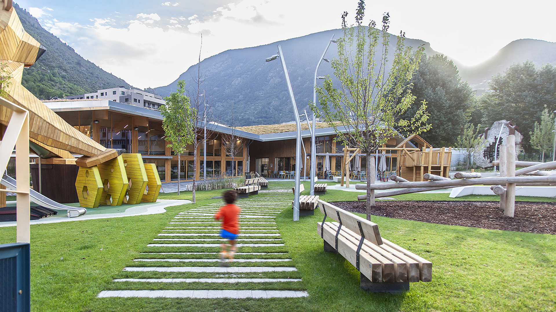 Parc Ossa vegetació paisatgisme fusta a Encamp dissenyat per Altura Arquitectes