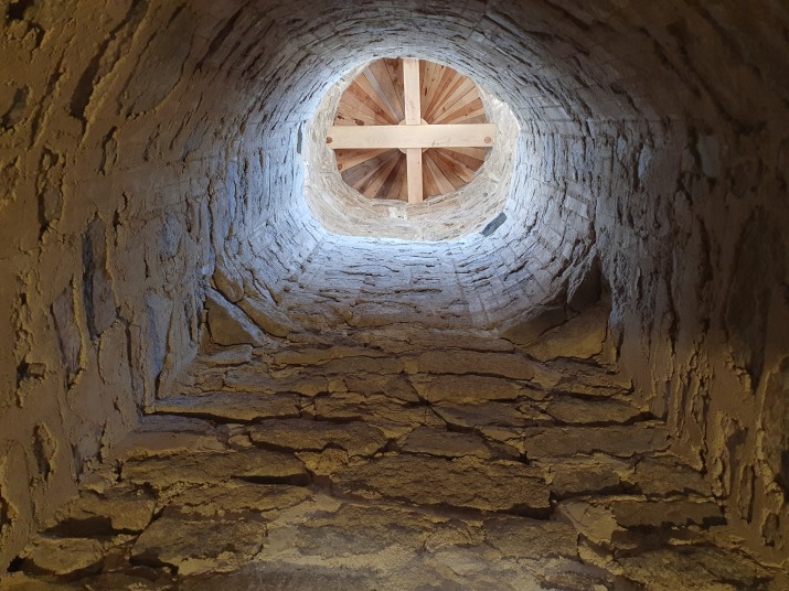 interior del campanar reconstruit 