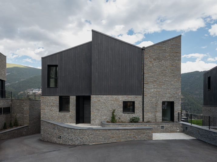 Tres cases, una família | Un conjunt amb personalitat pròpia