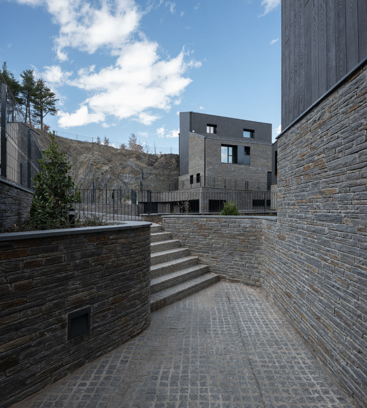 Tres cases, una família | Un conjunt amb personalitat pròpia