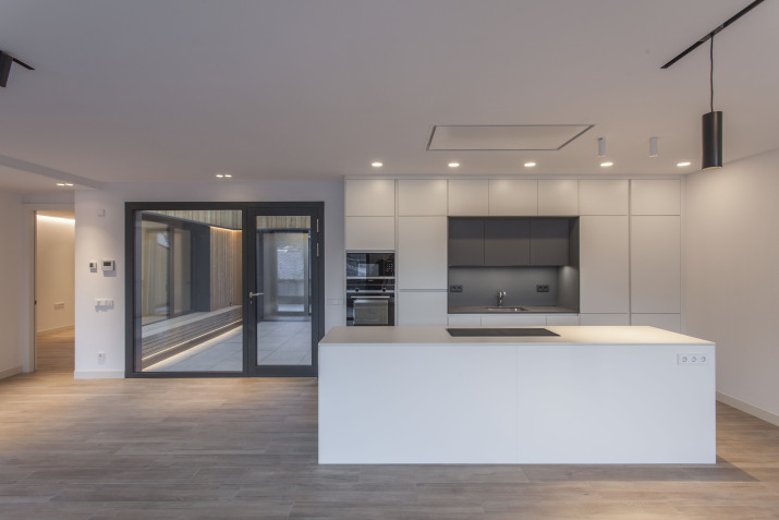 Edifici multifuncional al centre d’Andorra | Oficines i habitatges pati