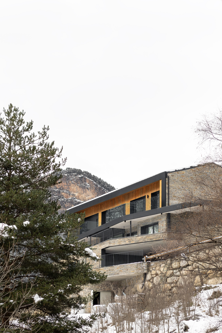 Habitatge Unifamiliar Positiu | Pedra, fusta i energia solar