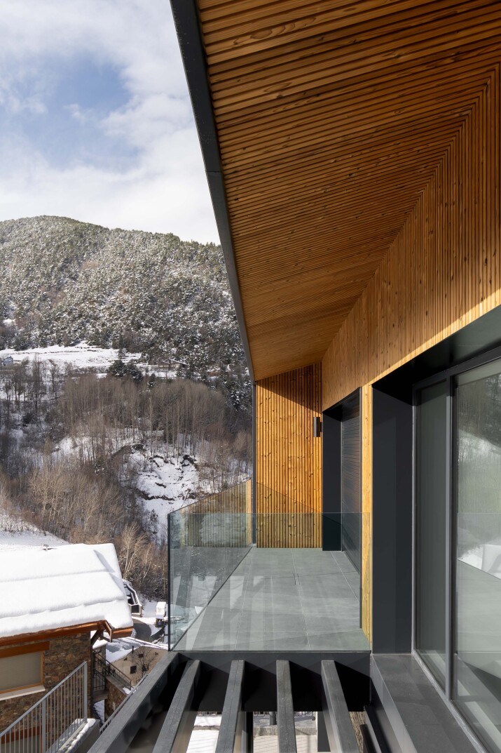 Habitatge Unifamiliar Positiu | Pedra, fusta i energia solar