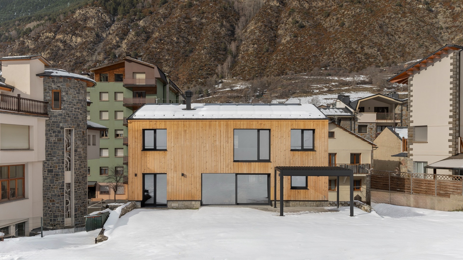Habitatge unifamiliar positiu dissenyat per Altura Arquitectes