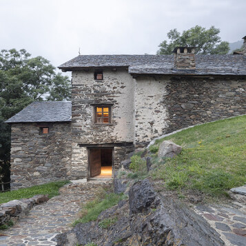 Cal Gastó rehabilitació del patrimoni amb  tècniques constructives tradicionals per Altura Arquitectes