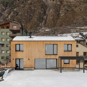 Habitatge unifamiliar positiu dissenyat per Altura Arquitectes 