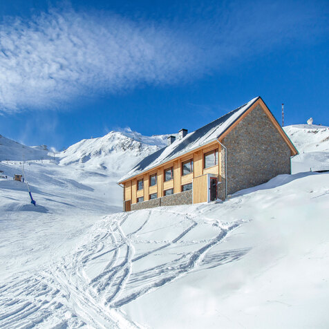 Costa Rodona edifici de serveis amb fusta prefabicat al Pas de la Casa, Encamp per Altura Arquitectes