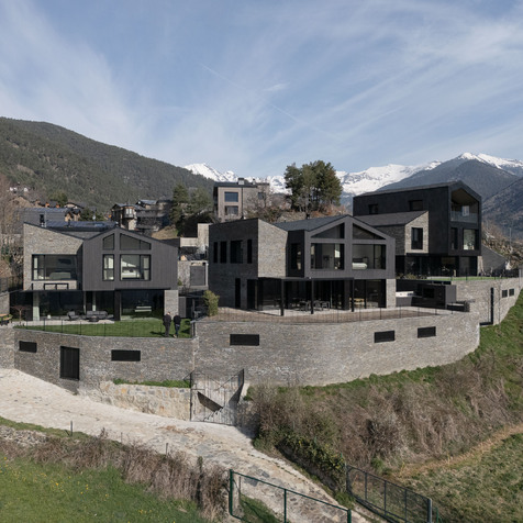 Conjunt d’habitatges unifamiliars a Sispony dissenyat per Altura Arquitectes