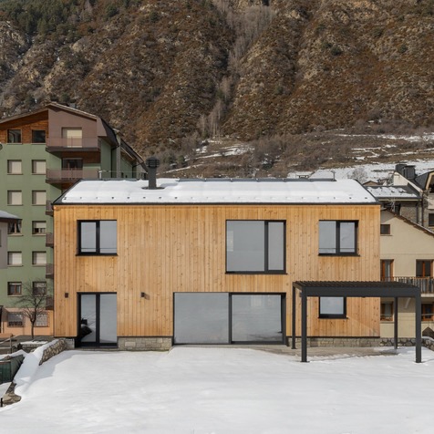 Habitatge unifamiliar positiu dissenyat per Altura Arquitectes 